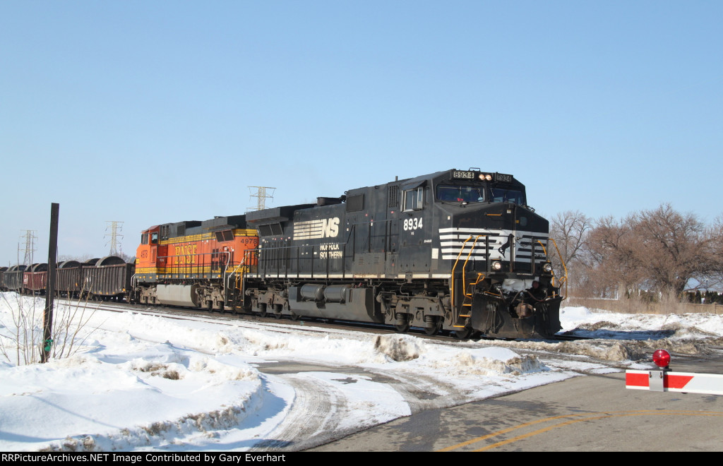 NS 8934 &amp; BNSF 4978